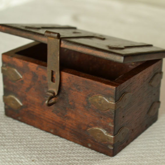 サムネイル： ANTIQUE WOODEN BOXアンティーク木箱