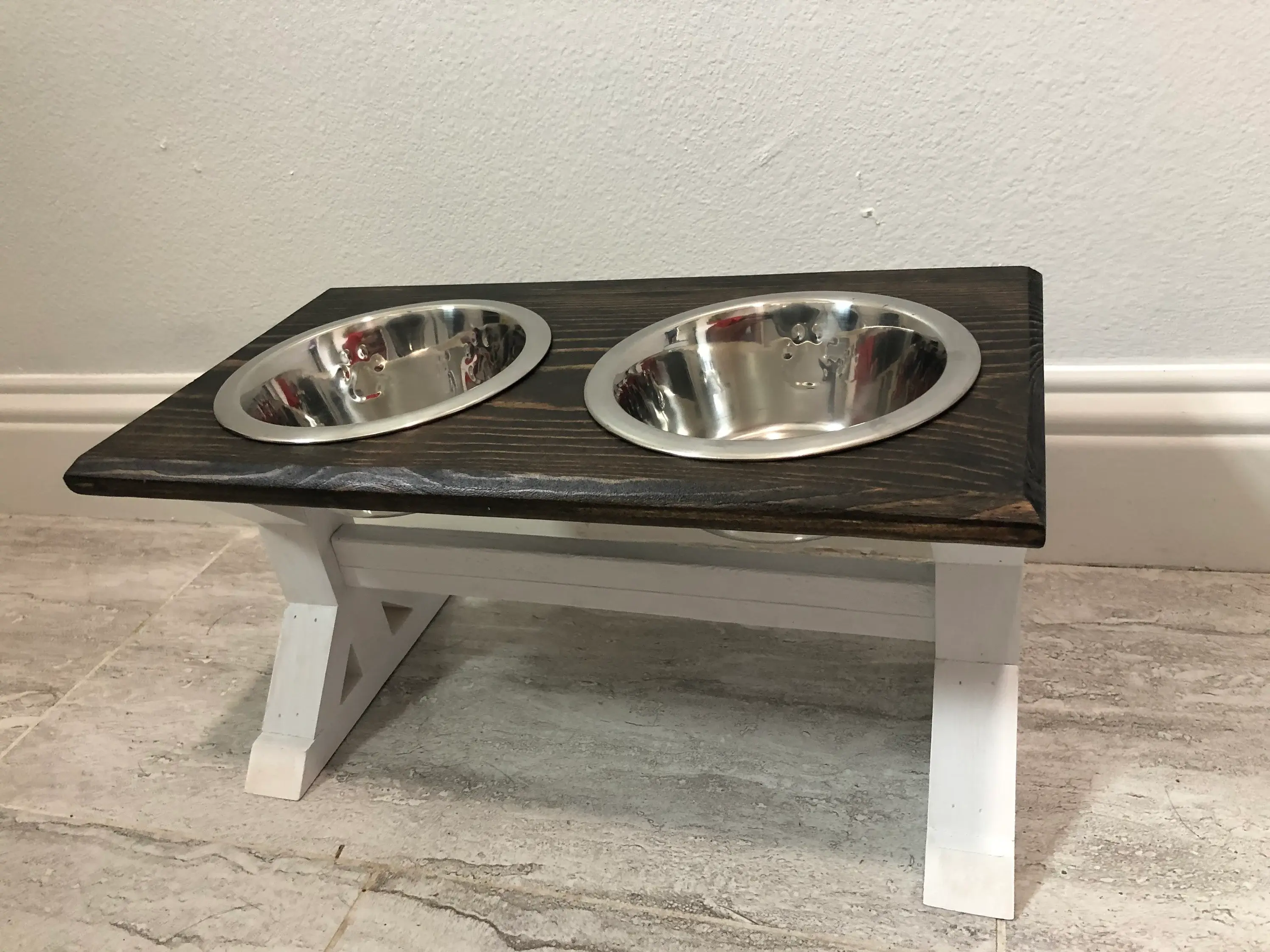 Medium Raised Pet Feeder