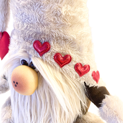 Beyaz Şapkalı Kalpli Peluş Aşk Cücesi Figürü - Sol Görünüm