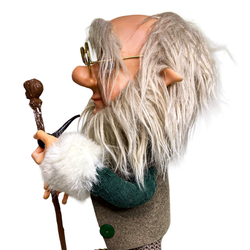 3D Figür Hediyelik - Asa Tutan ve Pipo İçen Şapkasız Bilge Cüce Figürü - Yan Görünüm