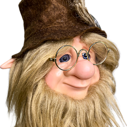 Kahverengi Şapkalı Fotoğrafçı Cüce Figürü - Yüz Detayı