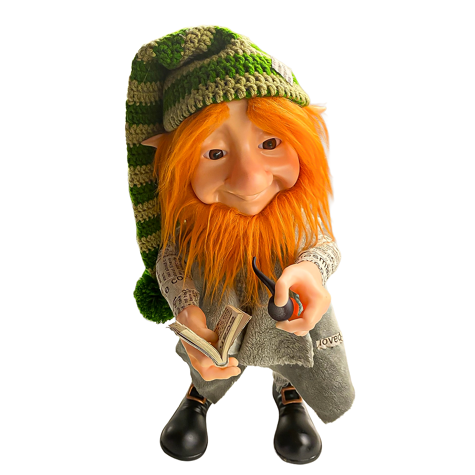 Yeşil Şapkalı Pipo İçen Cüce Figürü - Ön Görünüm