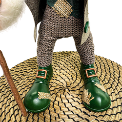 3D Figür Hediyelik - Asa Tutan ve Pipo İçen Şapkasız Bilge Cüce Figürü - Ayaklar Detay