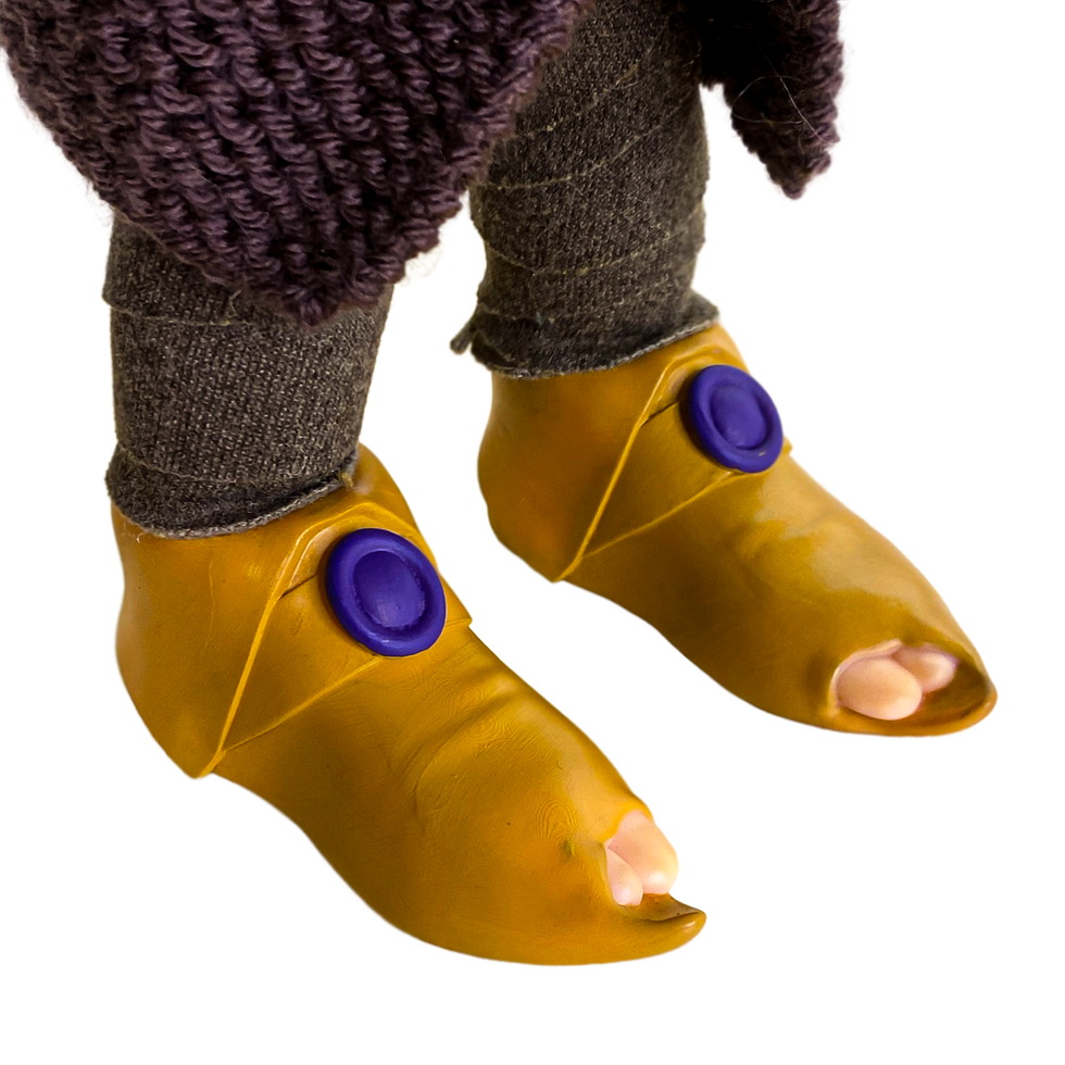 Yeşil Şapkalı Bağlama Çalan Cüce Figürü - Ayaklar