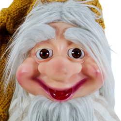 Cücenin gülümseyen yüz ifadesini ve şapkadaki detaylı örgü dokusunu vurgulayan sol yan açı 3d hediyelik görseli.