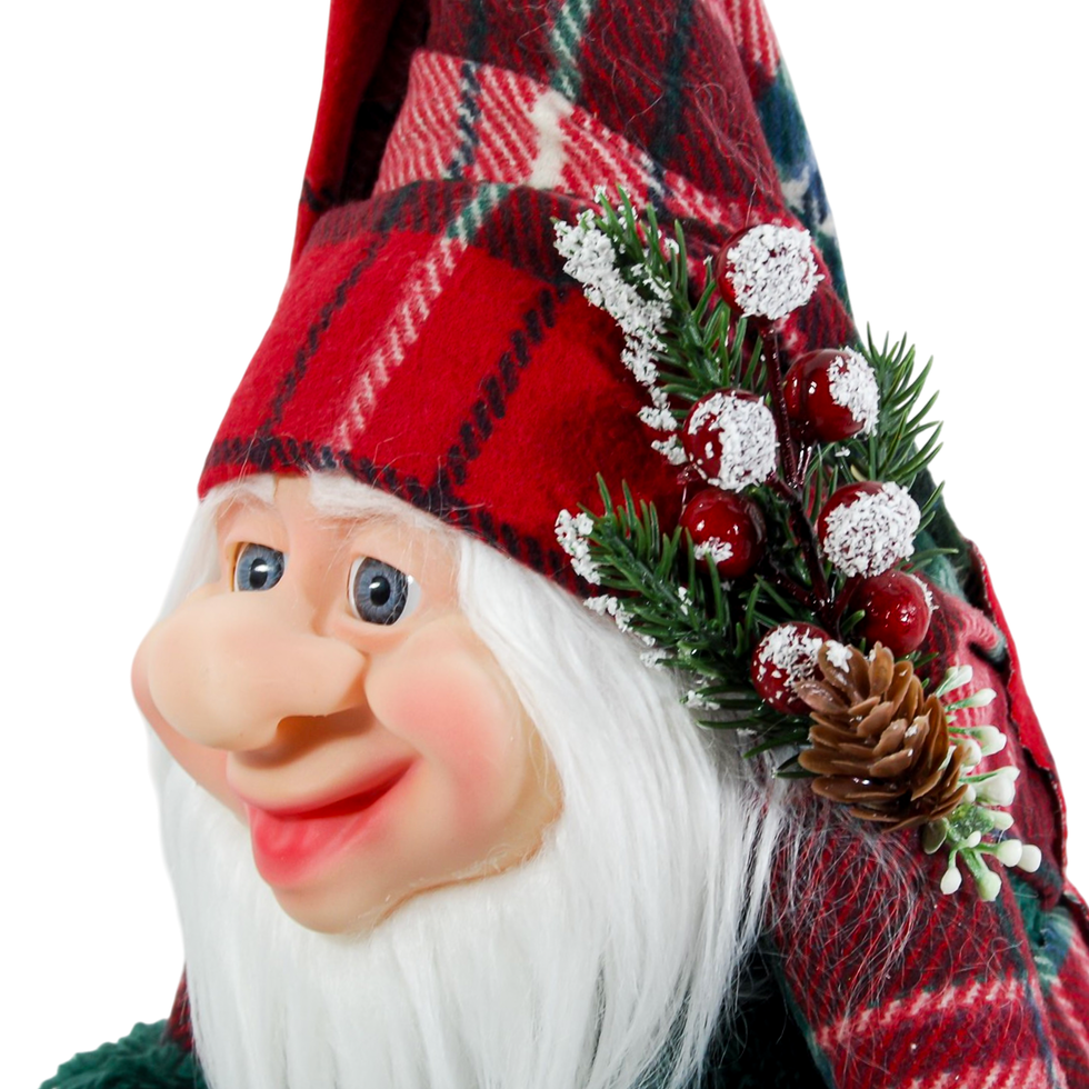 Figürün sırt kısmındaki orman yeşili doku ve ekose desenli şapkanın arkadan görünümünü içeren 3d el yapımı figür detayı.