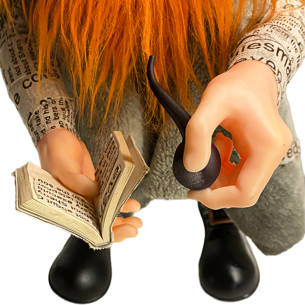 3D Figür - Yeşil Şapkal ı Pipo İçen Cüce Figürü - Pipo ve Kitap Detayı