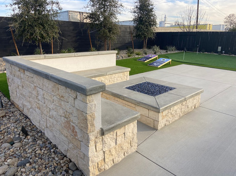 Outdoor fire pit