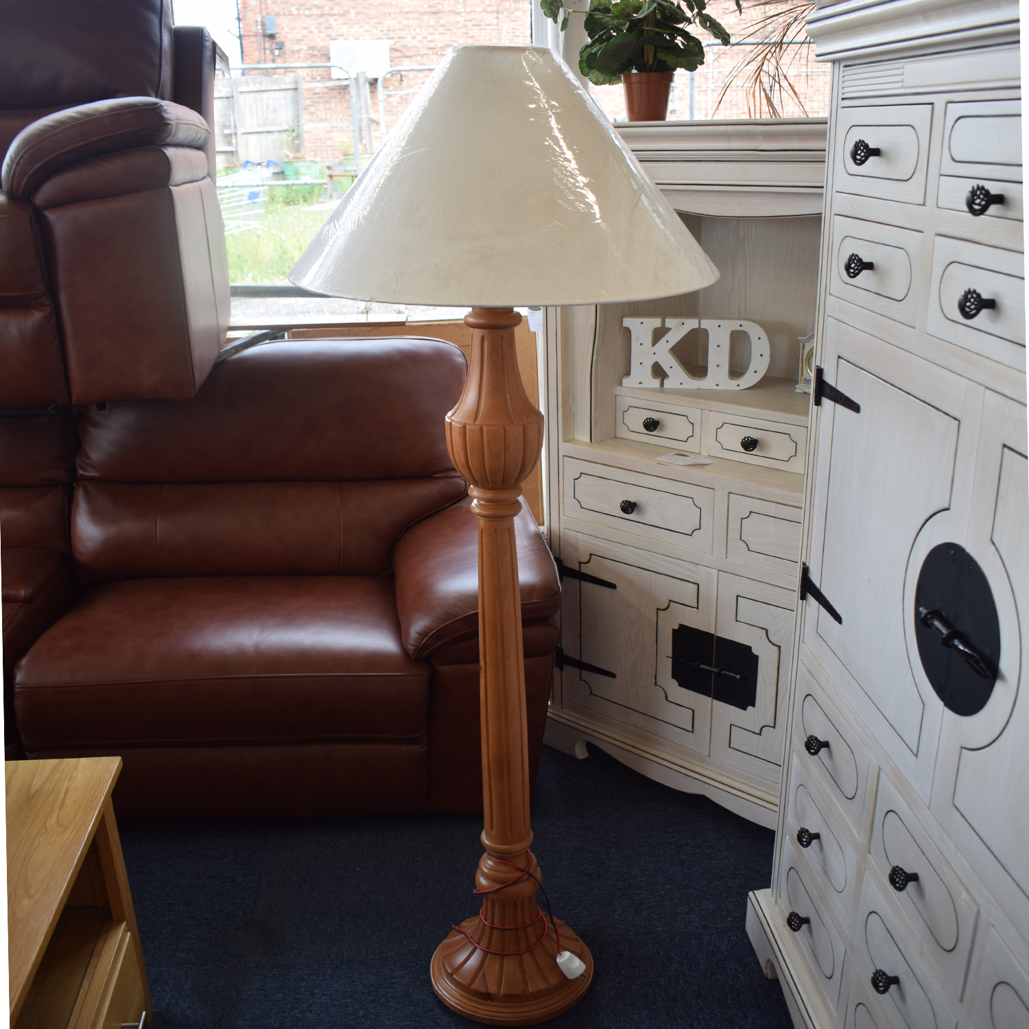 Free standing tall lamp