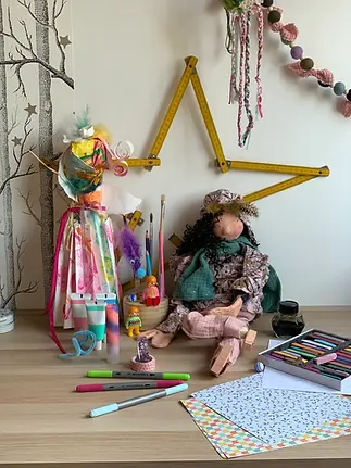 Matériel créatif et créations artistiques utilisés comme supports en art-thérapie