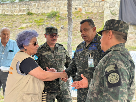 Autoridades de las FF.AA. visitan el Museo contra el Olvido