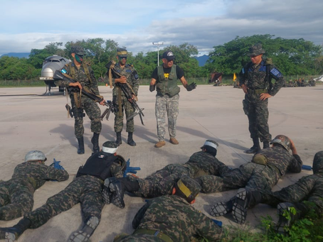 Estudiantes Técnicos en Mecánica de Aviación fortalecen su formación