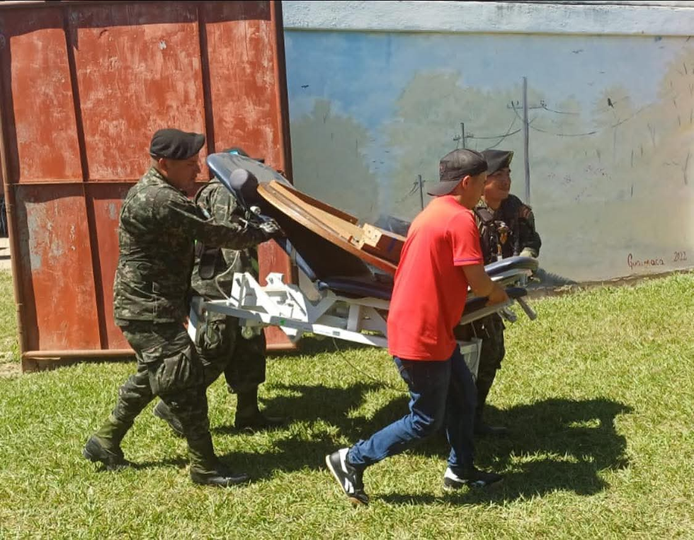 Décimo Batallón apoya traslado de equipo médico para fortalecer atención en Marcala
