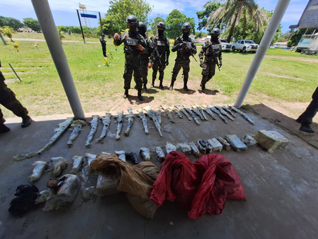 Fuerzas Armadas intercepta lanchas con cargamento de armas