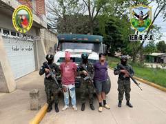 Por extracción ilegal de arena FF.AA. decomisa volqueta en Olancho