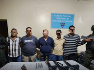 En posesión de armas de fuego y munición FF.AA. detienen a cinco personas en Atlántida