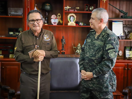 El General Roosevelt Hernández sostiene diálogo con el Padre Leopoldo Serrano