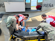 FAH realiza traslado médico de emergencia en Roatán