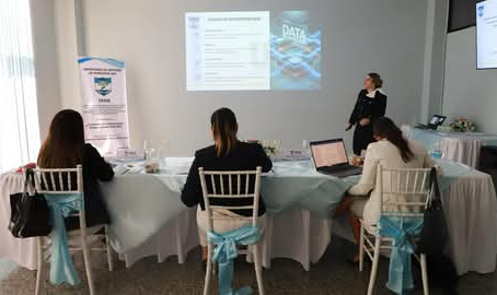 Maestrantes de la UDH culminan etapa final de formación académica