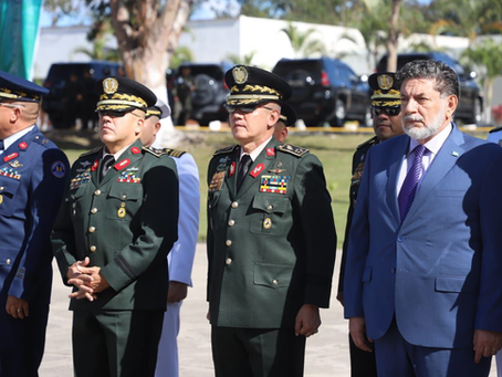FF. AA. celebran ceremonia de ascensos y graduación de 114 cadetes