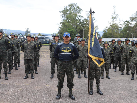 Inauguración del curso básico de paracaidismo militar, instructor y cazador