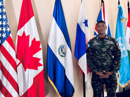 Oficial naval destaca como instructor en CREOMPAZ