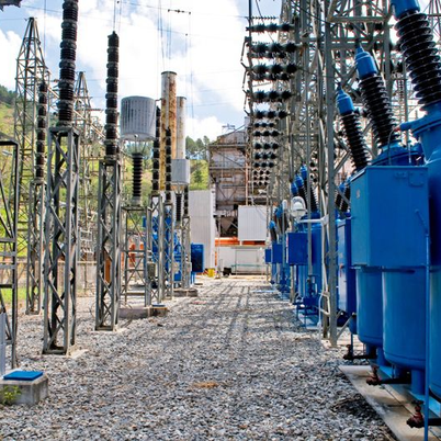 Gobierno asegura reducción del costo de la energía en más de un 24 %