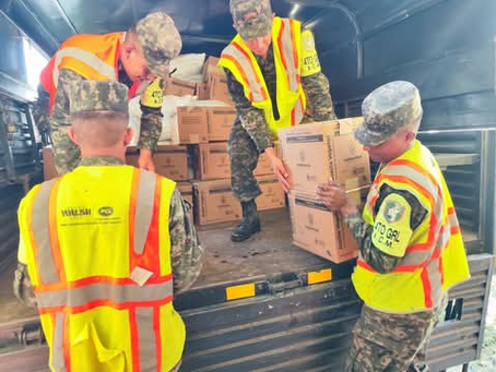 Fuerzas Armadas de Honduras apoyan traslado de merienda escolar en Cofradía