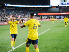 Bryan Acosta efectua excelente actuación en la MLS con doblete en su equipo Nashville