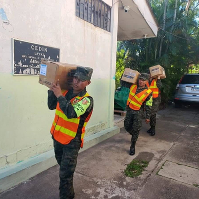 FF.AA. realiza traslado de medicamentos en La Paz