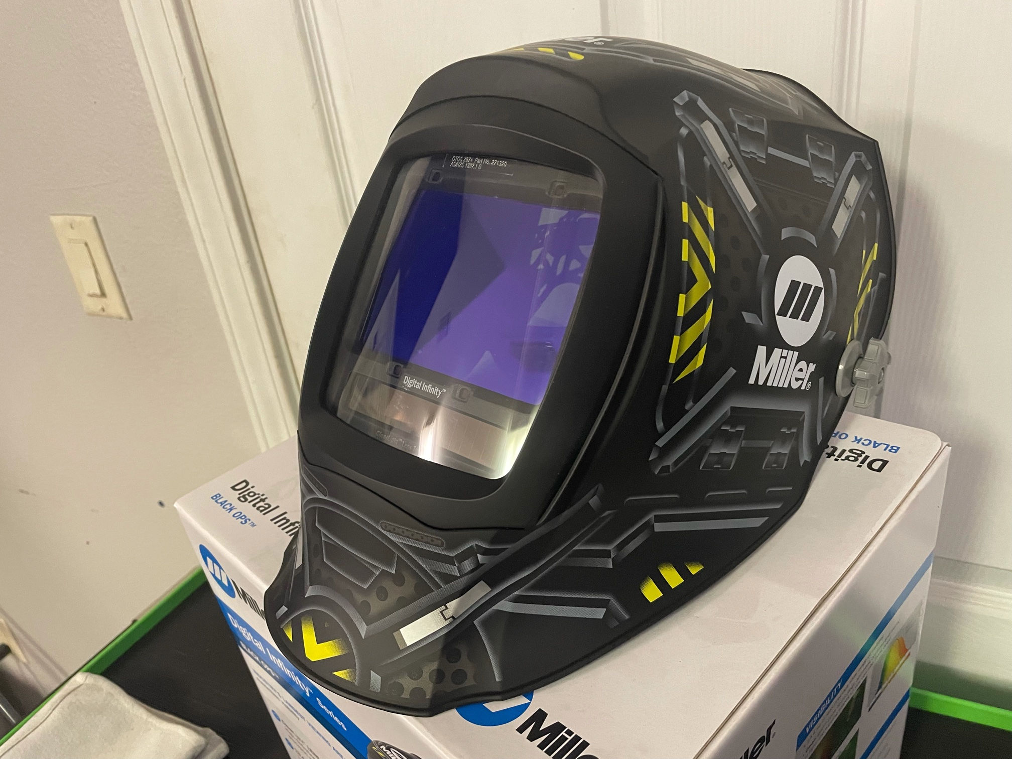 Miller Digital Infinity, Black Ops