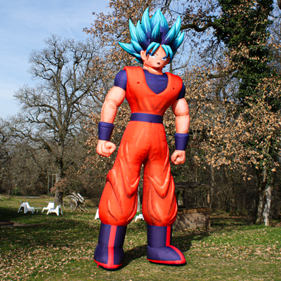 Goku SSJ Blue en 5m de haut