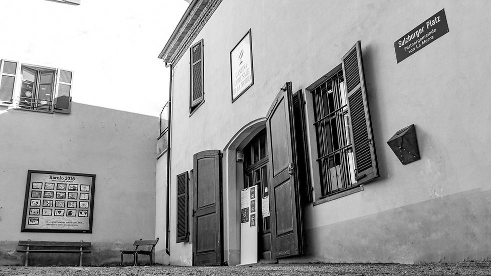 Cantina_La_Morra_esterno_bn-1.jpg