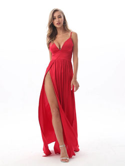 Kelisen_High_Split_Gown
