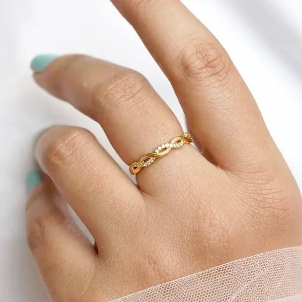 Elegant braided gold ring with diamonds
