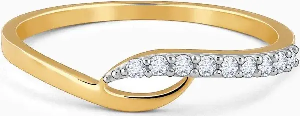 Elegant gold ring with sparkling diamonds