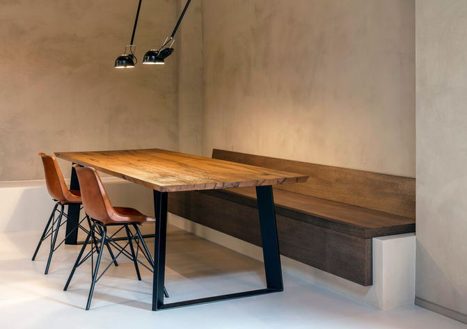 Cucina di design, tavolo di design illuminazione d'interni Arredo in legno su misura pareti faccia a vista mattoni pavimento in resina Ex fienile Cocchi, distilleria Cocchi, restauro Reggio emilia SBAR andrea salonia architetto 