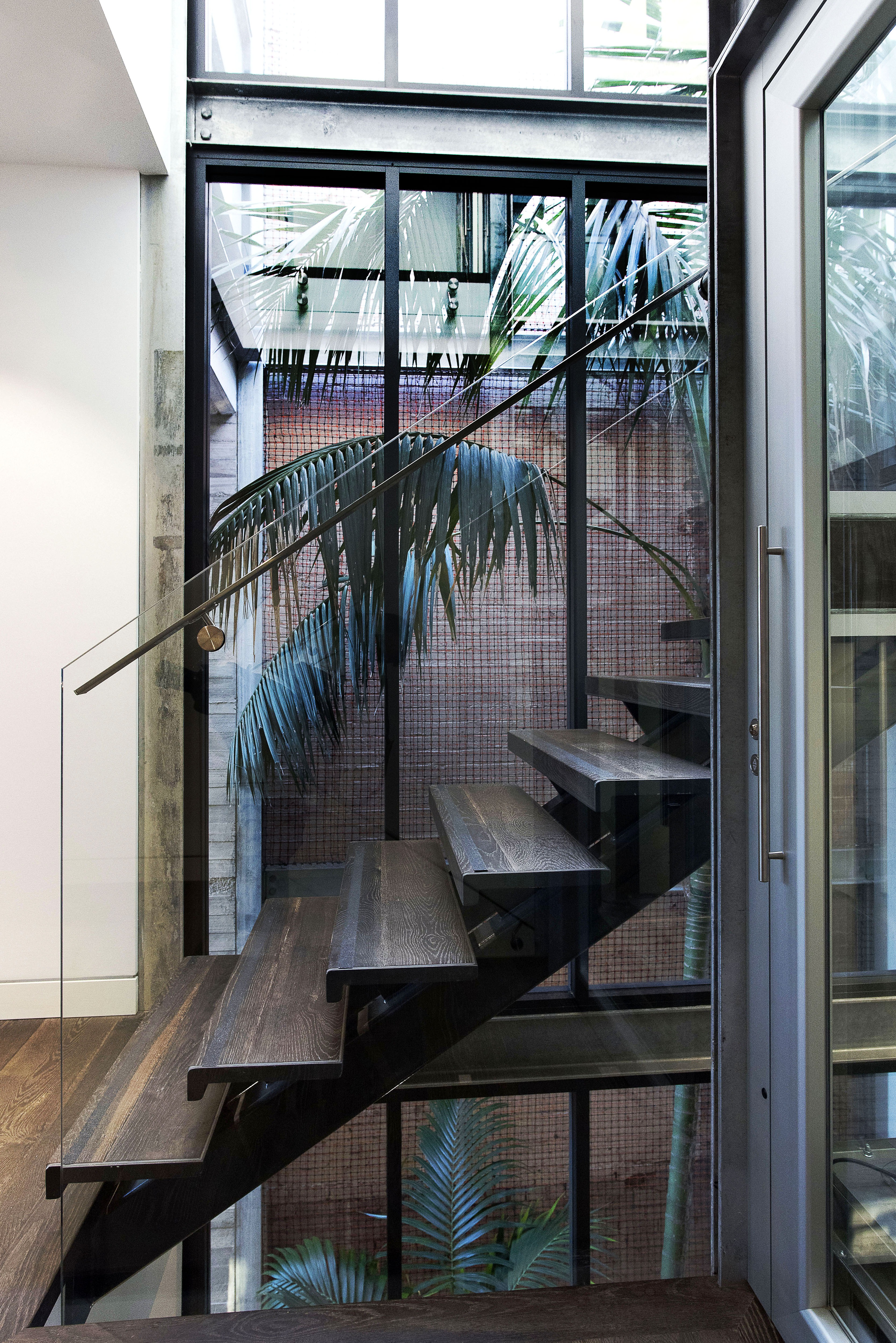 Open riser steel stair