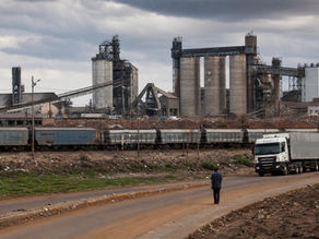 Site industriel en Afrique avec infrastructures et équipements