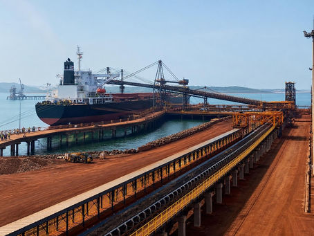 Vue d’un port industriel en Guinée lié au projet Simandou