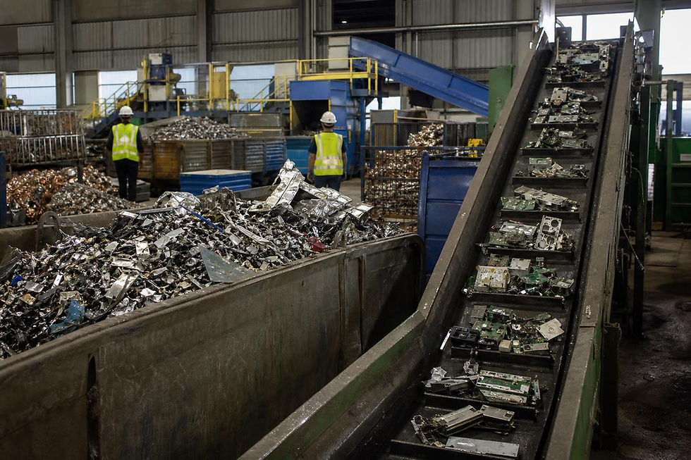 Usine de recyclage avec tri de déchets et récupération de matières valorisables