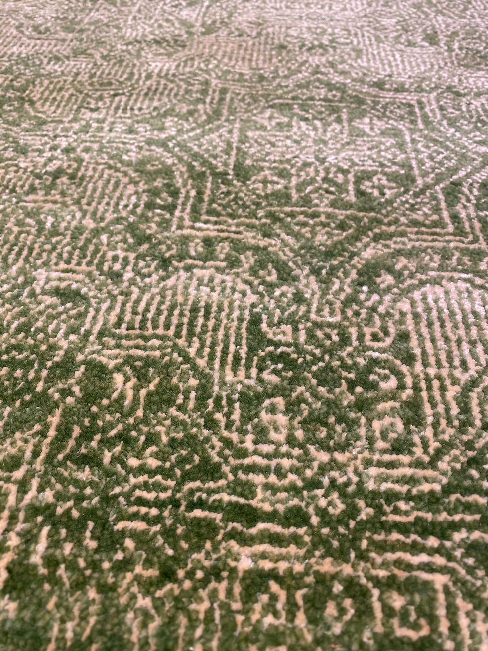 Thumbnail: Silk & Wool Indian Rug | 7.9 X 9.9