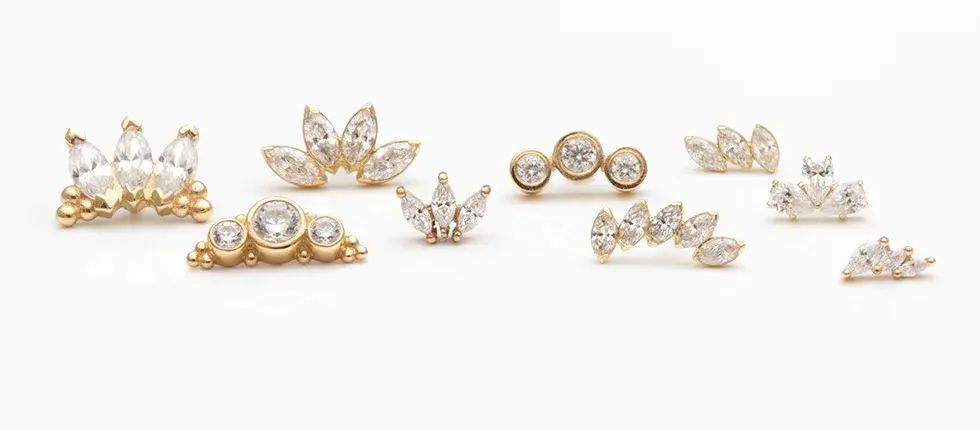 Piercingschmuck mit mehreren Glitzersteinen aus Echtgold