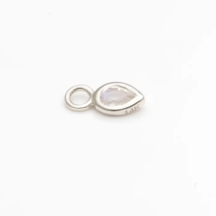 Miniaturbild: Emma Charm mit Rainbow Moonstone von Beatti aus Weißgold