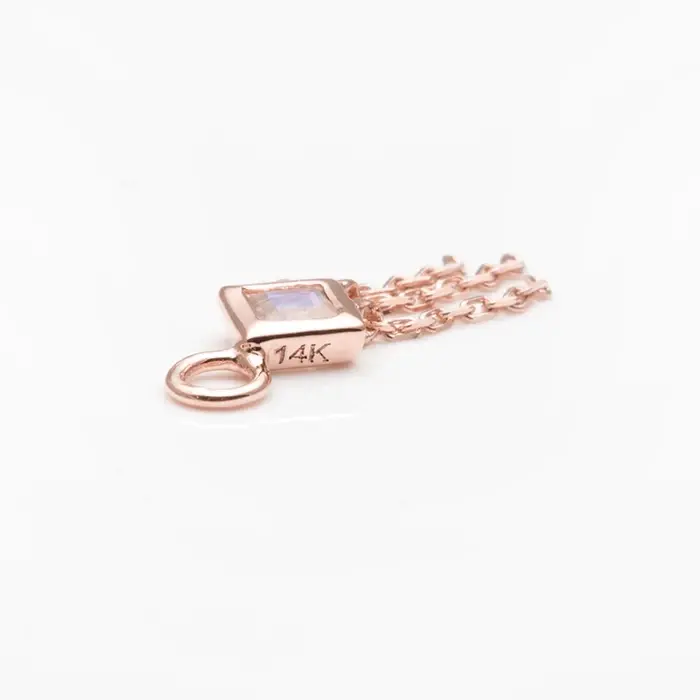 Miniaturbild: Beatti Neo Tassle Charm aus Rosegold mit Rainbow Moonstone