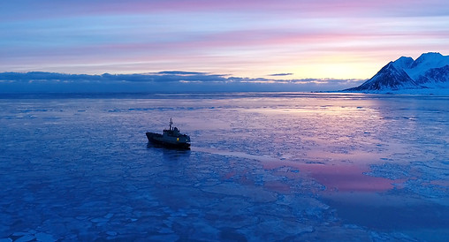 Svalbard Spitsbergen winter cruise arktis
