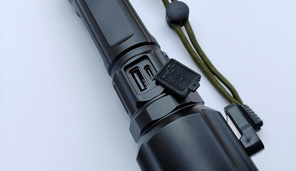 Miniatura: Lanterna Tática LED Recarregável