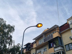 Ko će ugasiti svjetla? Rasvjeta radi usred bijela dana u ovom dijelu Banjaluke FOTO