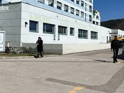  Muškarac preminuo u UKC-u Tuzla nakon što je progutao nepoznatu supstancu tokom policijskog pretresa