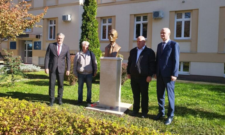 Banjaluka bogatija za još jednu bistu: Evo ko ju je dobio, i gdje je postavljena
